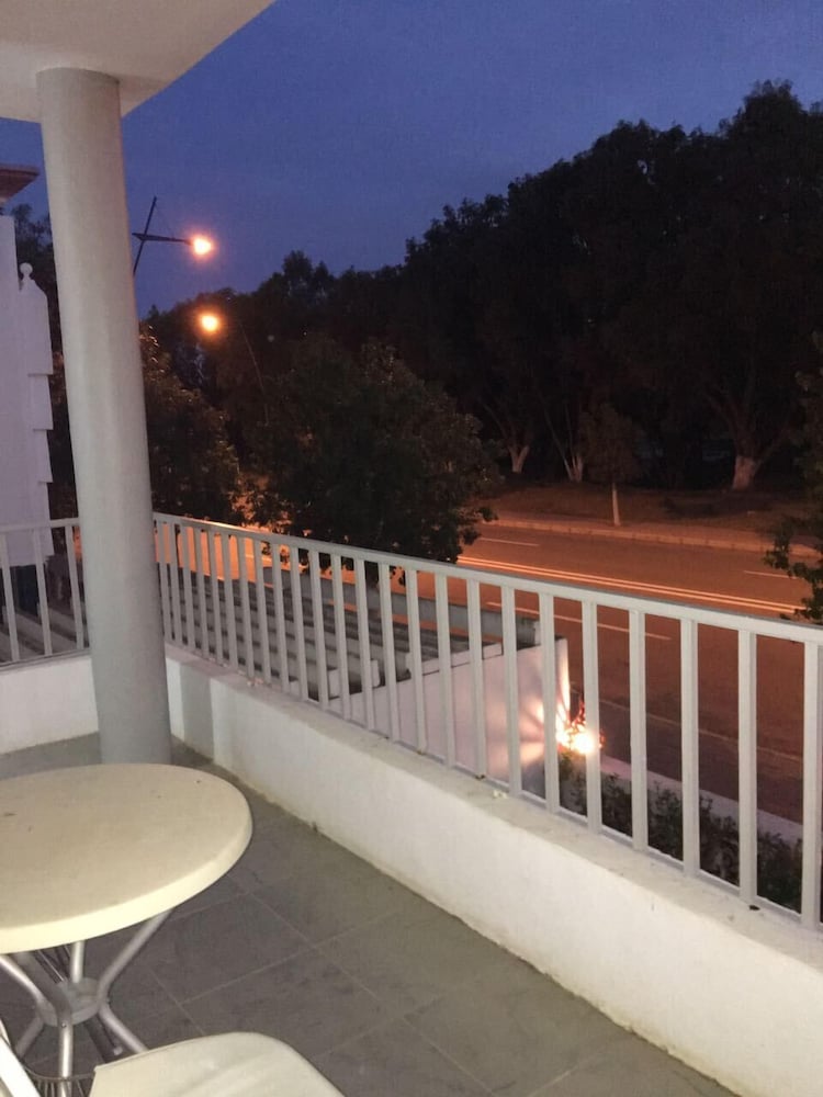 Фото Too Many Suites