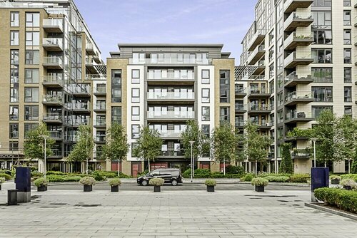 Stylish Flat In Battersea Reach