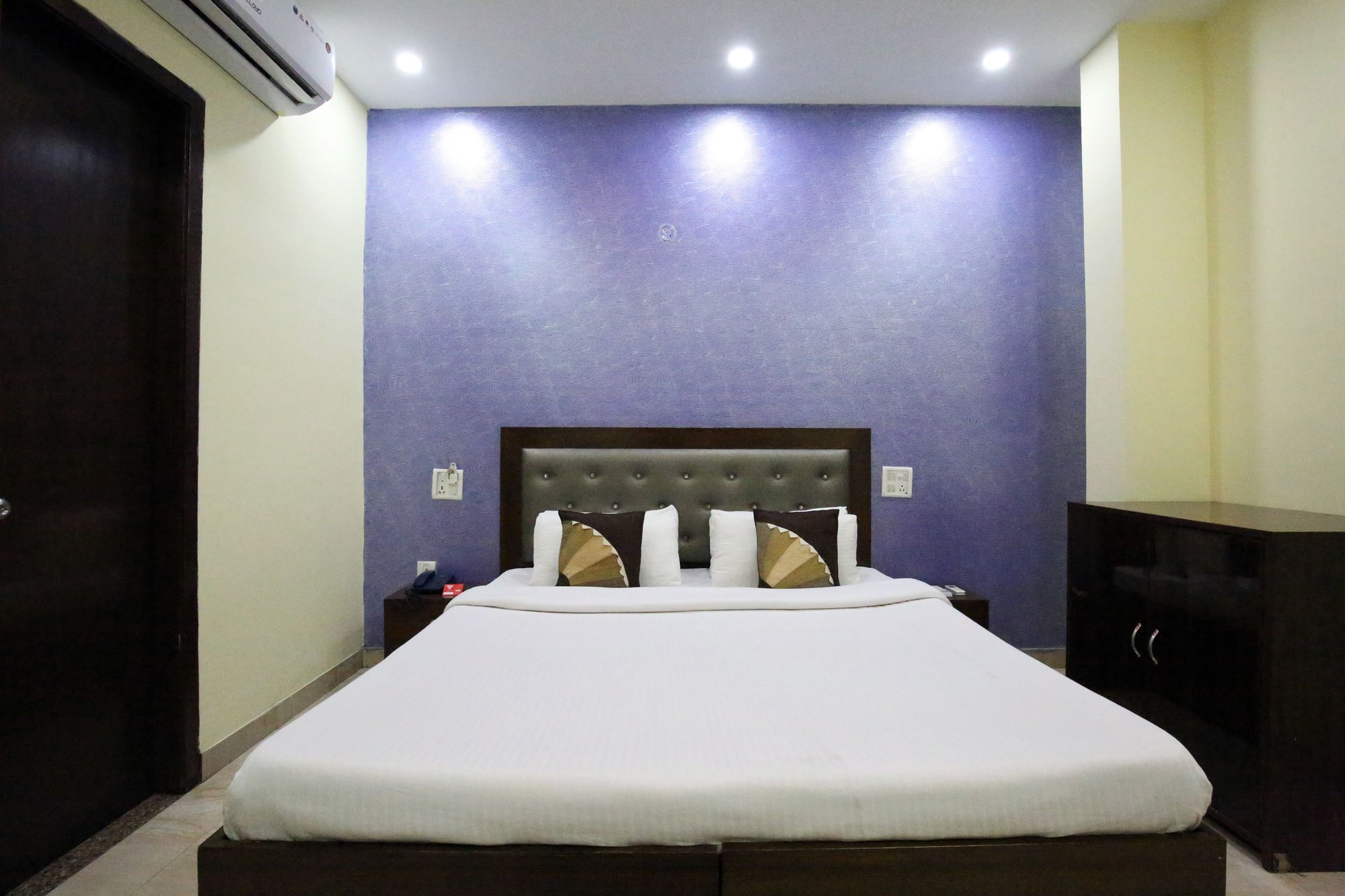 Фото Oyo 7724 Hotel Kohinoor City