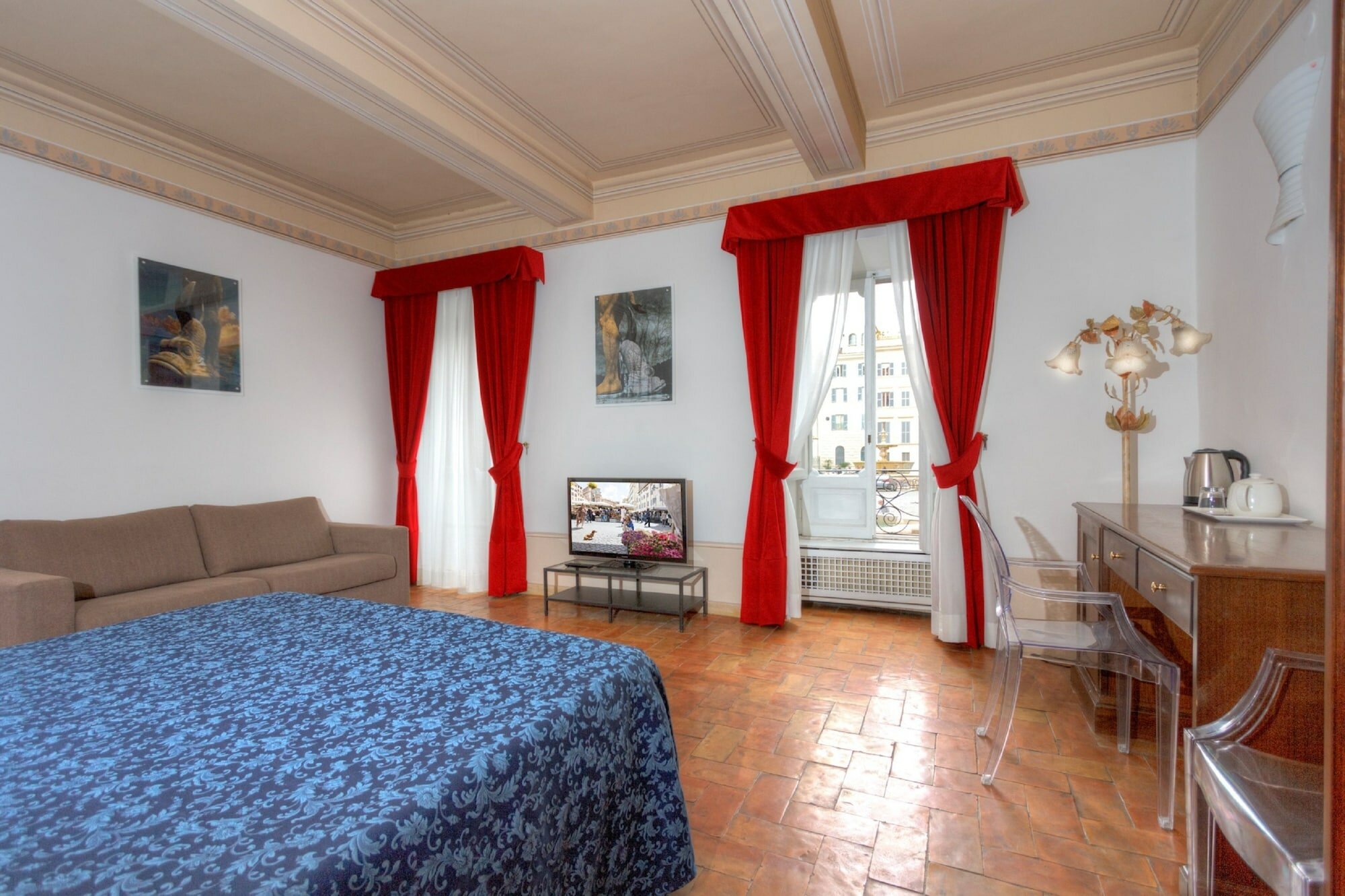 Фото отеля 1