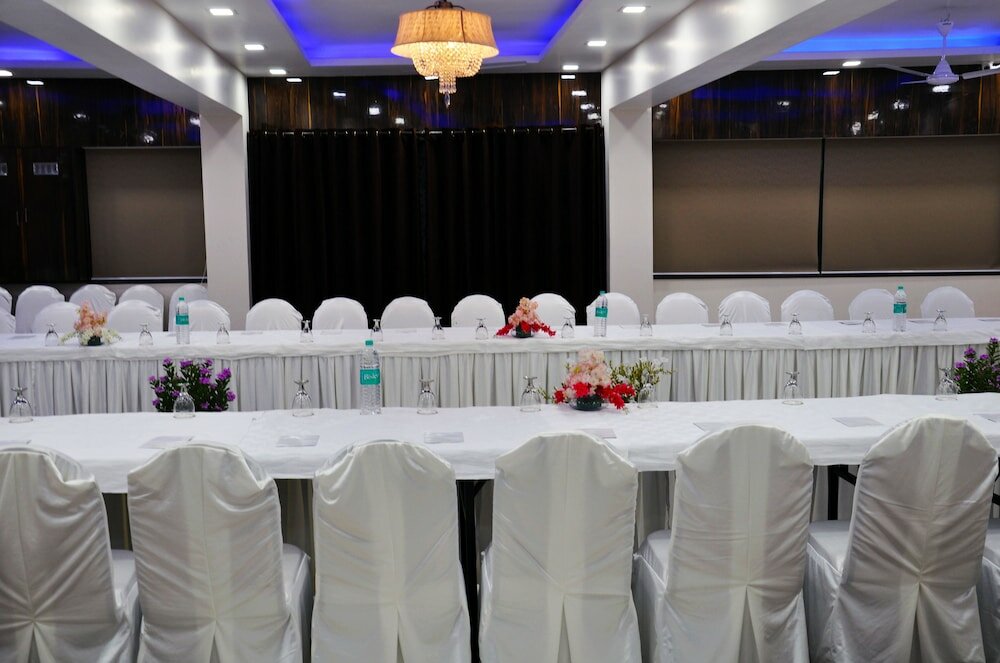 Фото Savera A Business Luxury Hotel