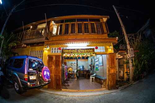 Гостиница Baan Are Gong Riverside Homestay в Аюттхае