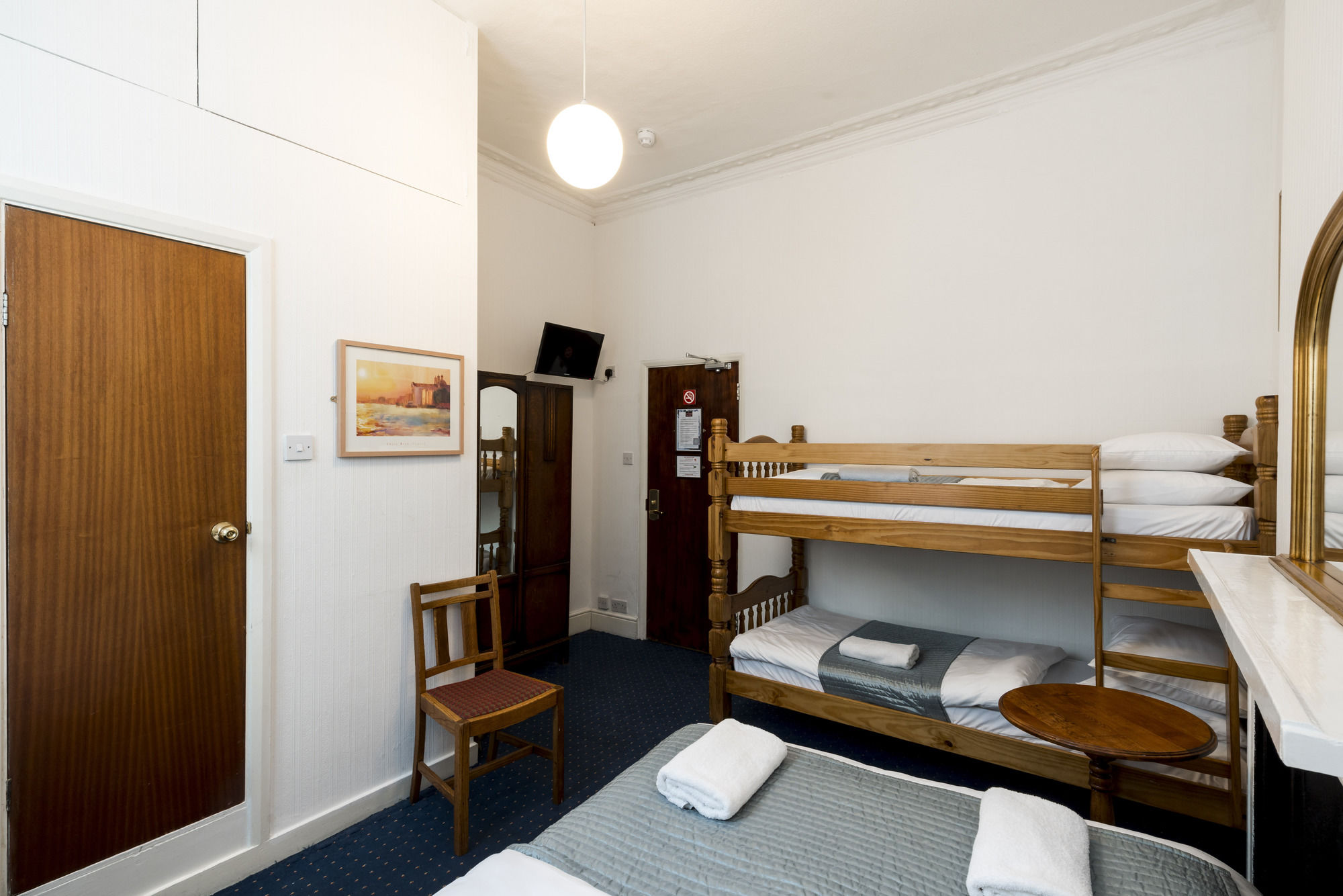 Фото St Athans Hotel