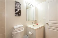 Фото Life Suites - Front and Spadina