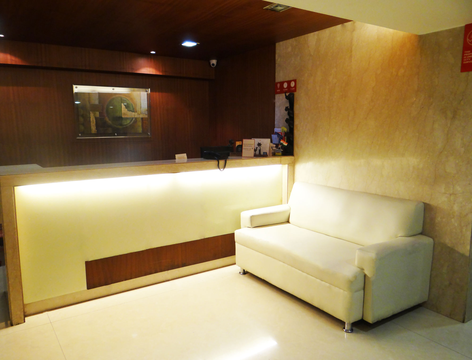 Фото Lucky Hotel Bandra