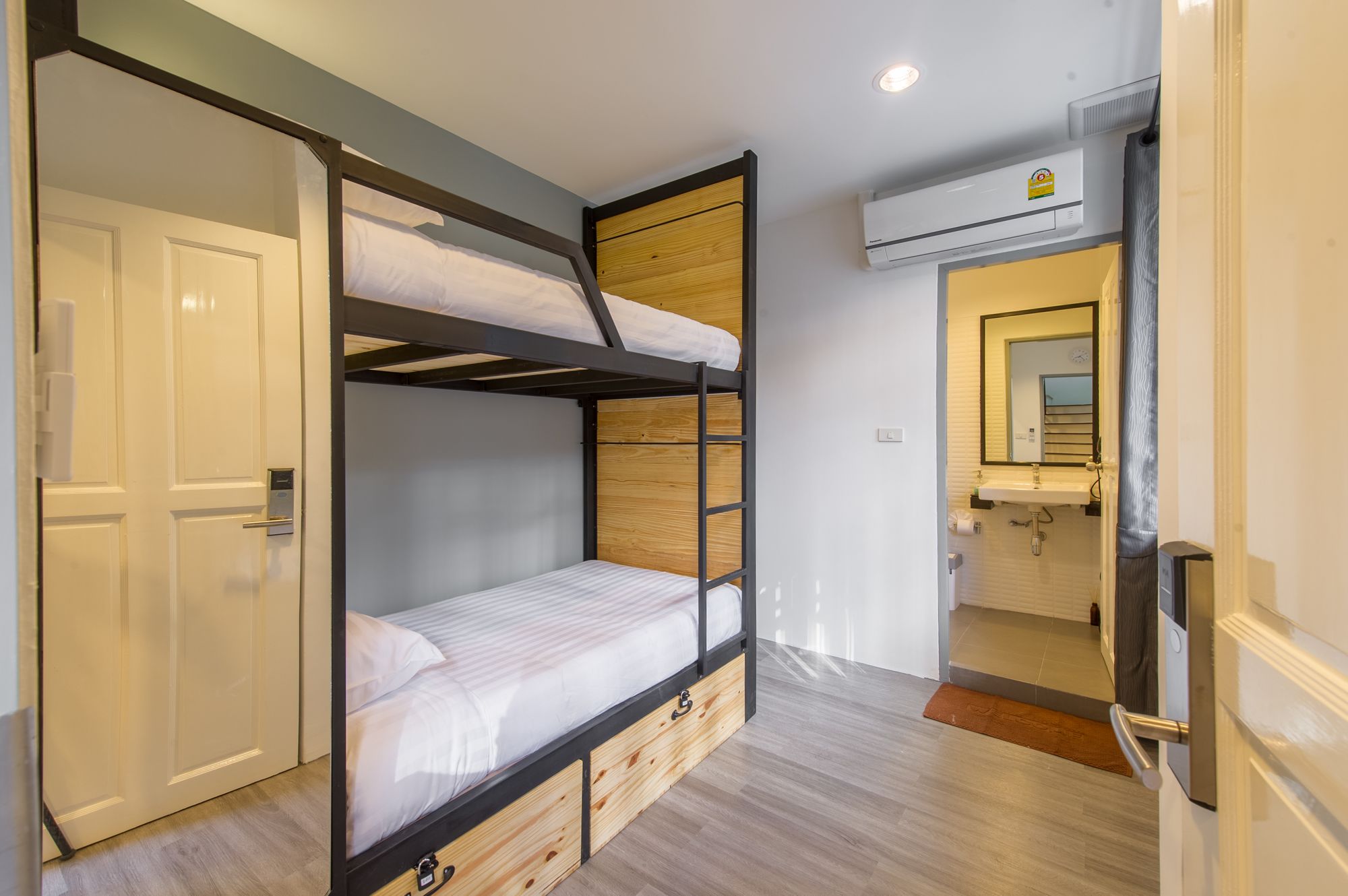Фото X9Hostel