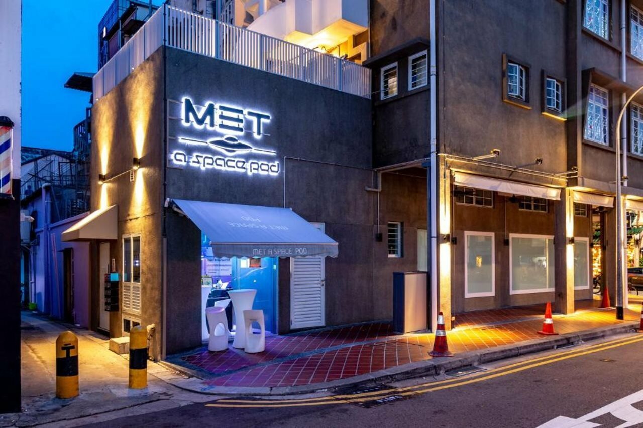 Фото Met A Space Pod @ Arab Street