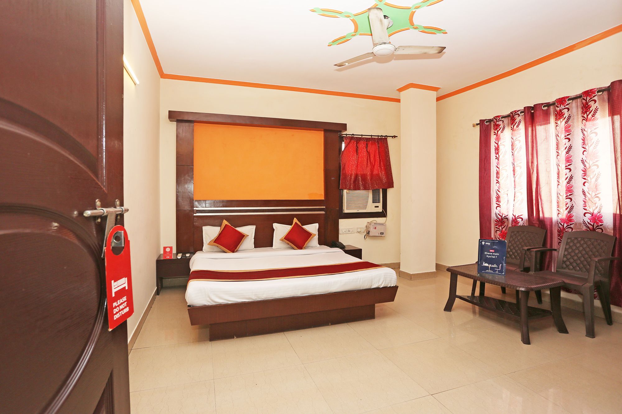 Фото Oyo 9726 Hotel Aura Palace Deluxe