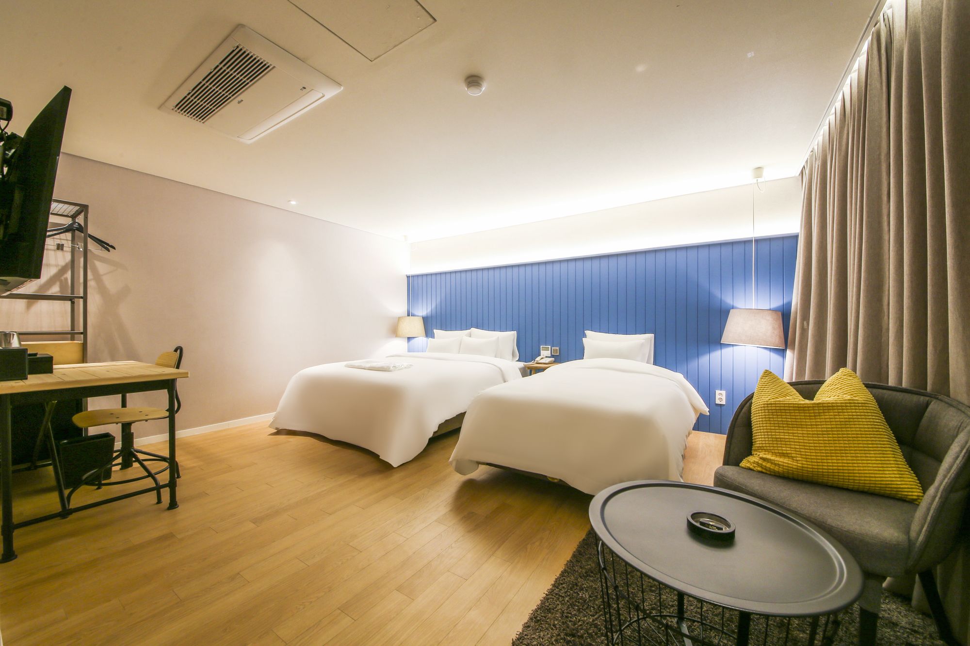 Фото Hotel Londoner Yongwon