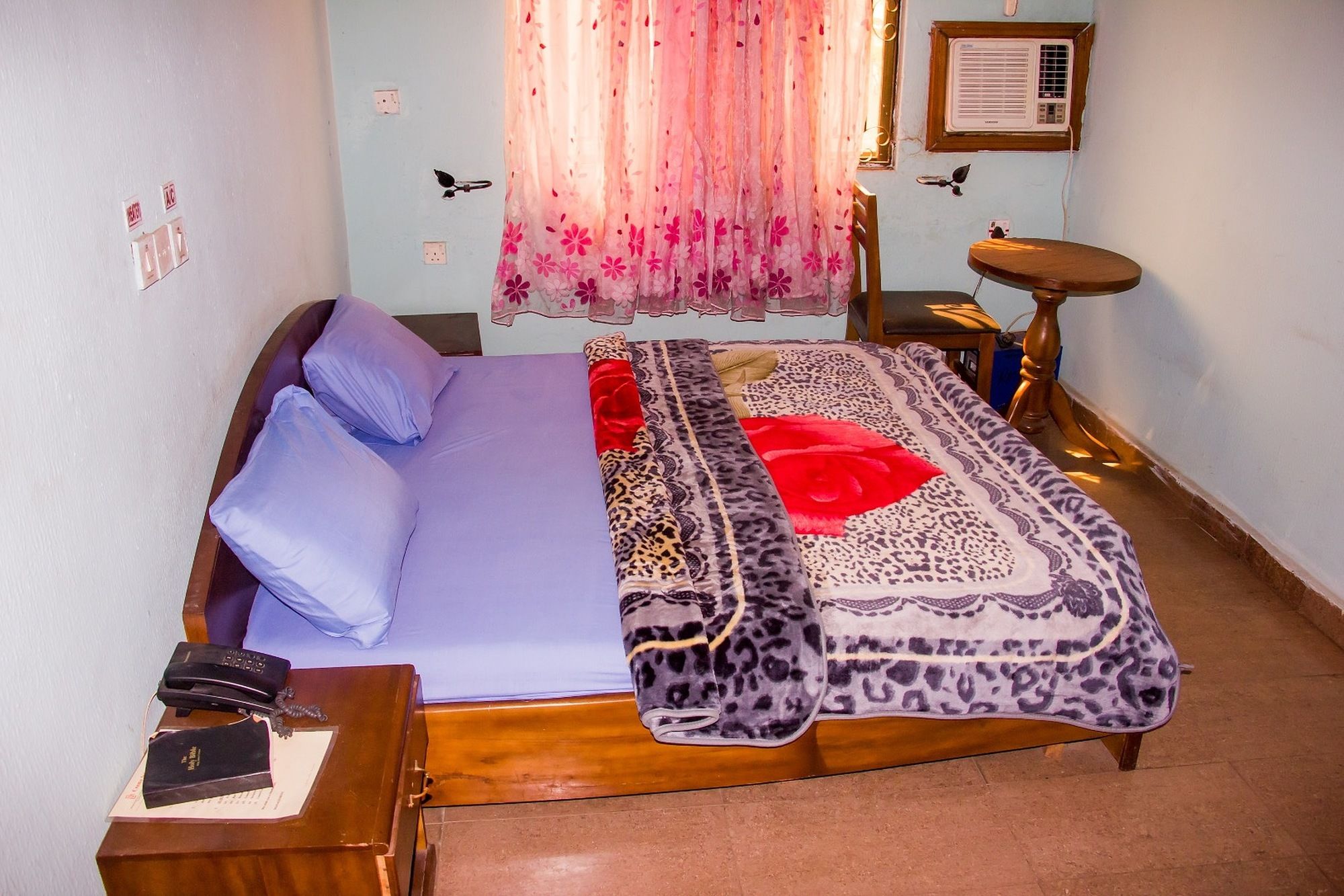 Фото Creme Suites & Hotel