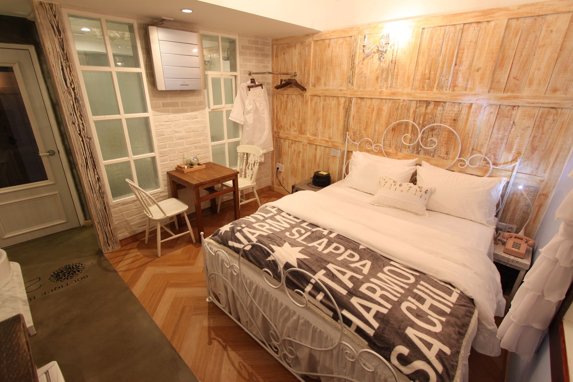 Фото February Hotel Hwanggeum