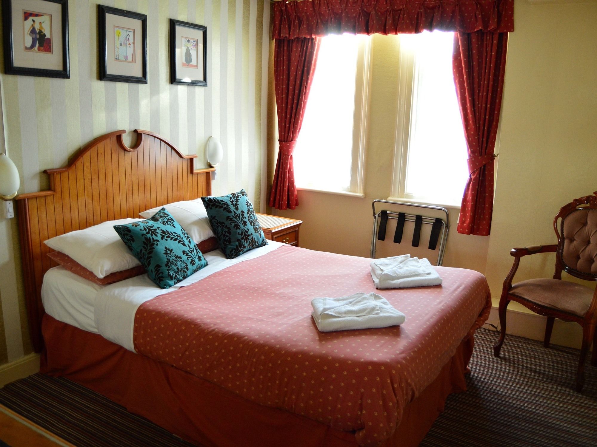 Фото The Oak Lea Hotel