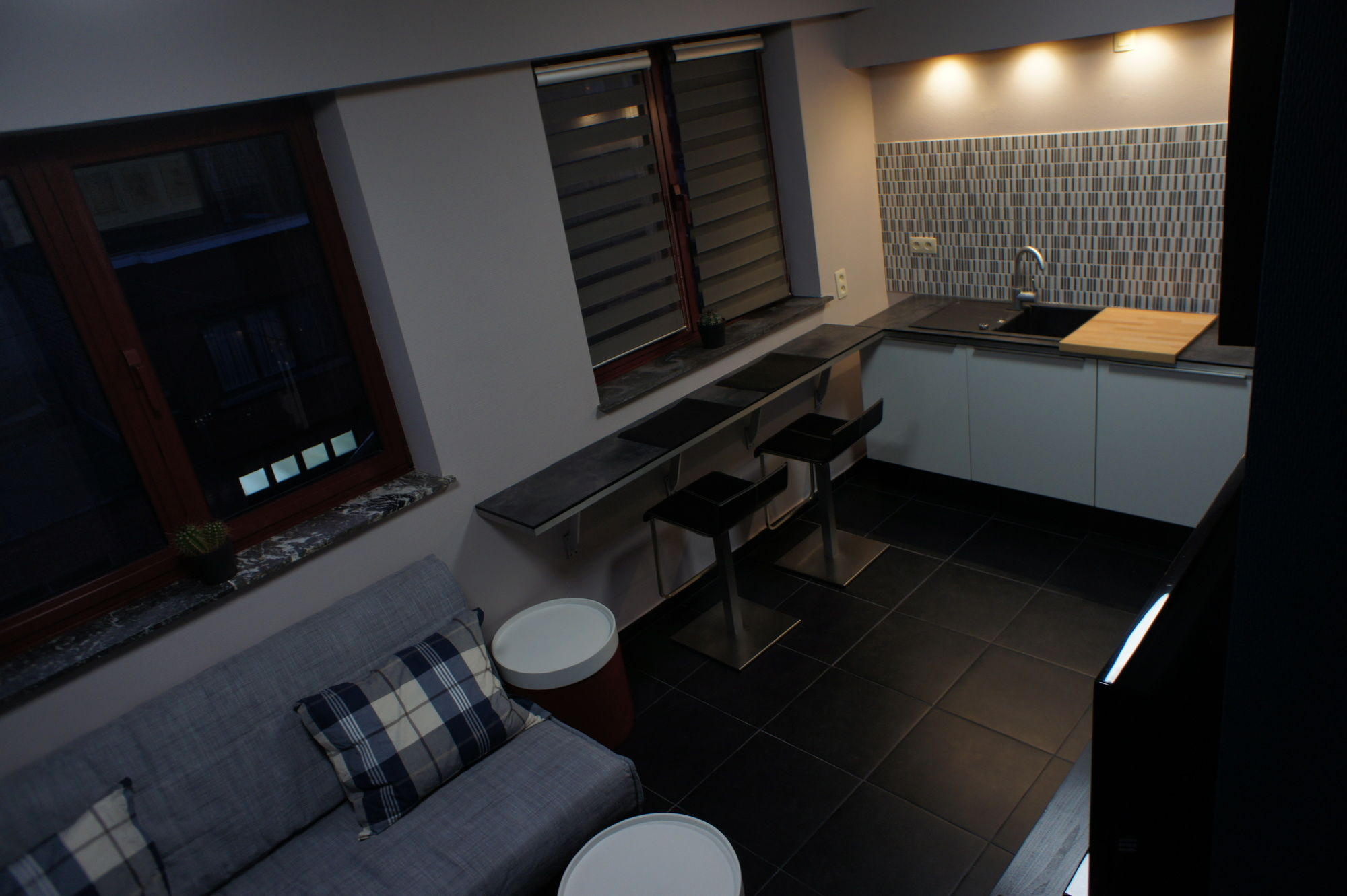 Фото J and R Brussels City Apartment