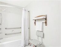 Фото Brentwood Inn & Suites