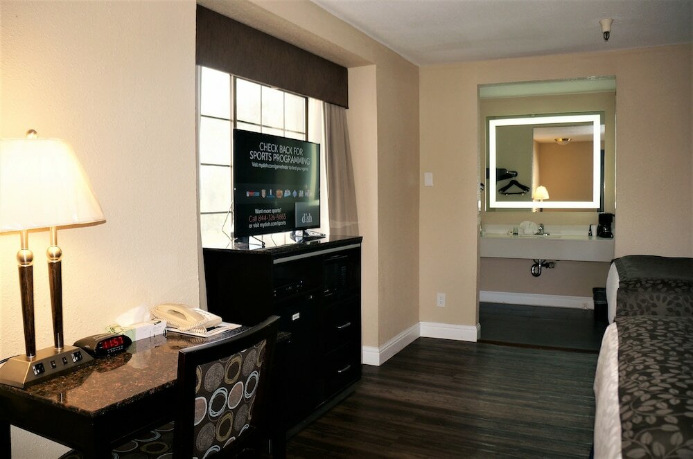 Фото Executive Inn Hotel