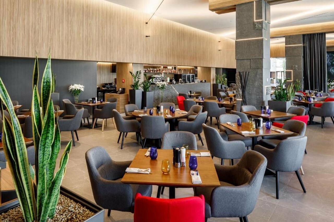 Фото Qosmo Brasov Hotel