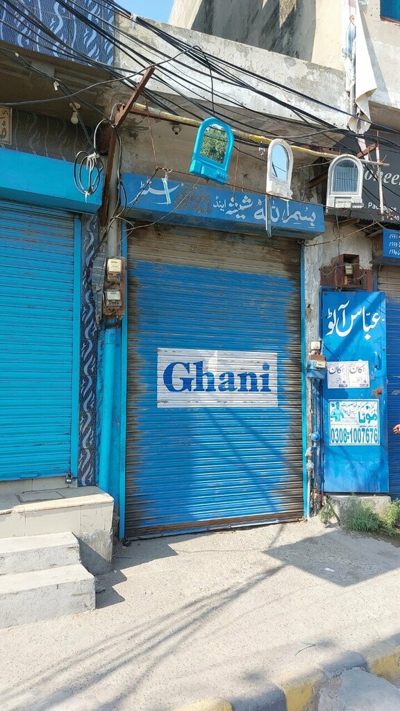 Translucent constructions Bismillah Sheesha and Aluminum Center, Lahore, photo