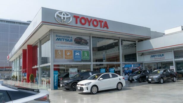 Car dealership Mitsui Automotriz, Lima, photo
