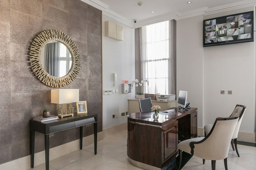 Фото Chilworth Court