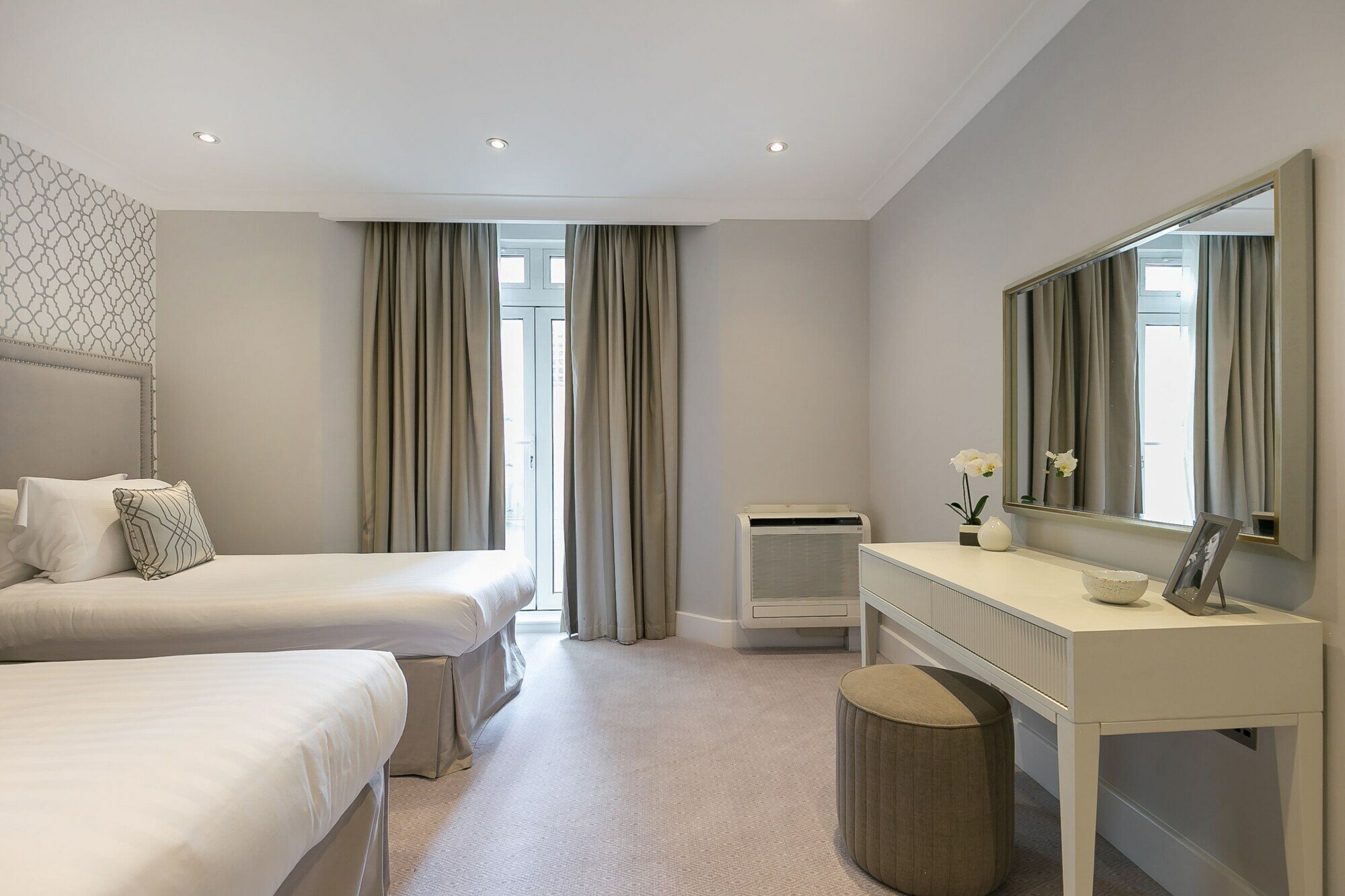 Фото Chilworth Court