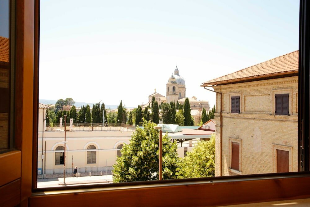 Фото Hotel Mom Assisi