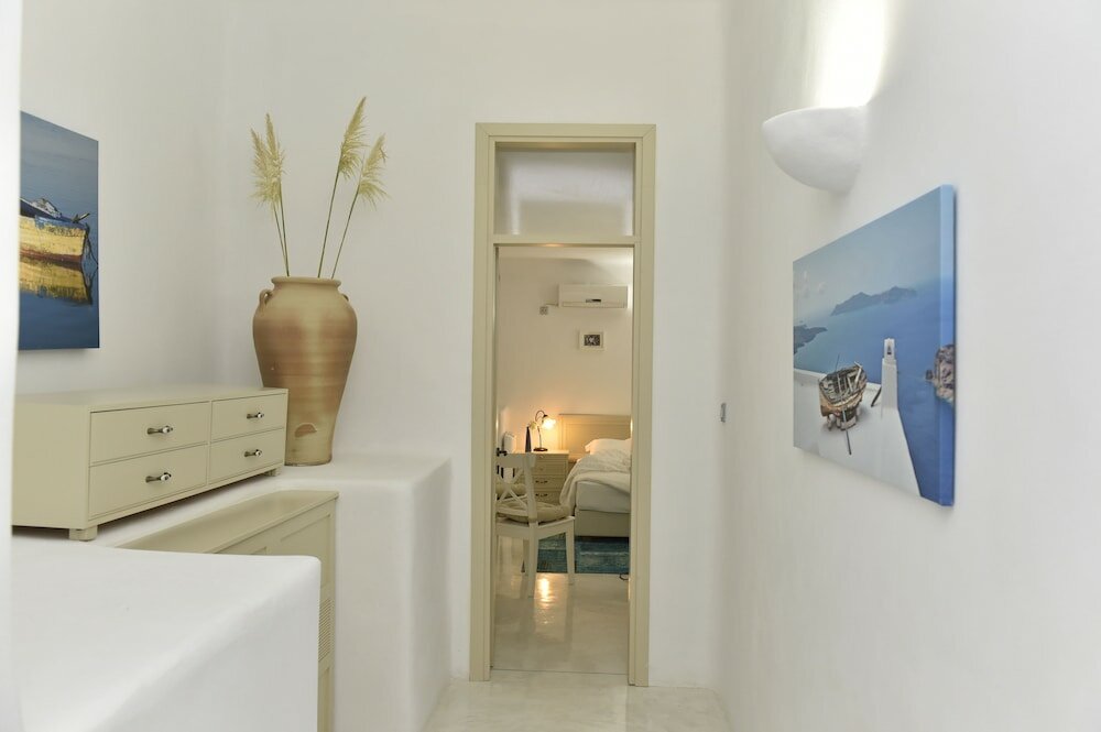 Фото Naoussa Hills Boutique Resort - Adults Only