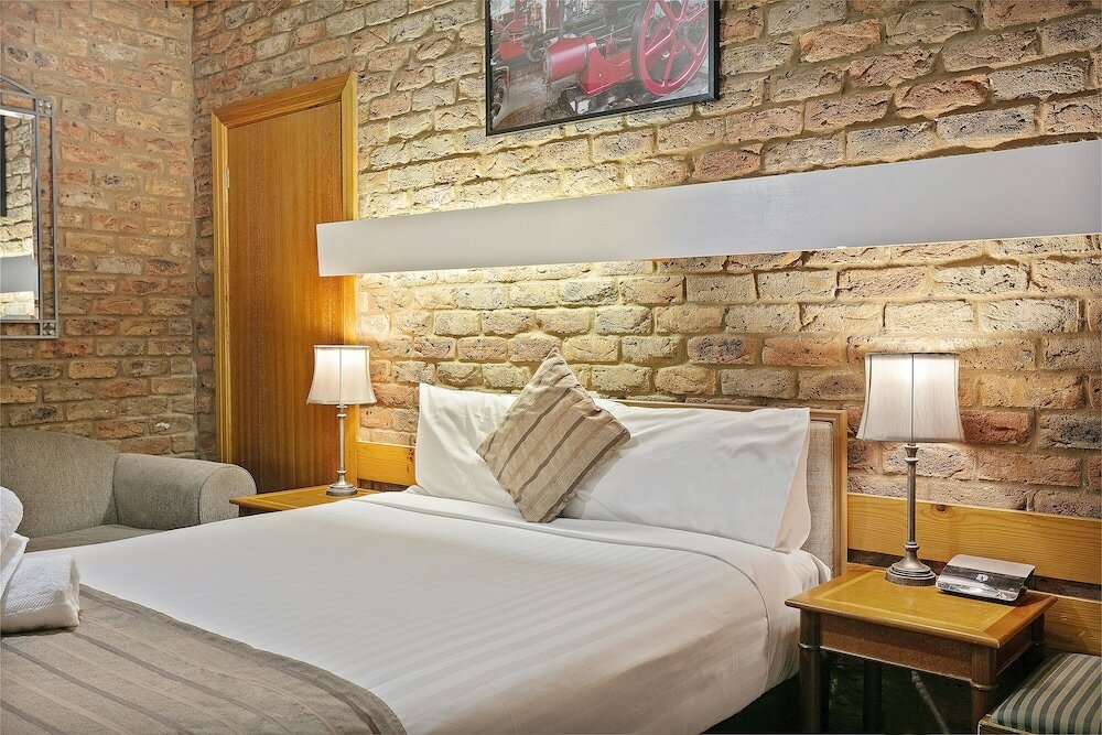 Фото The Settlement Historic Hotel