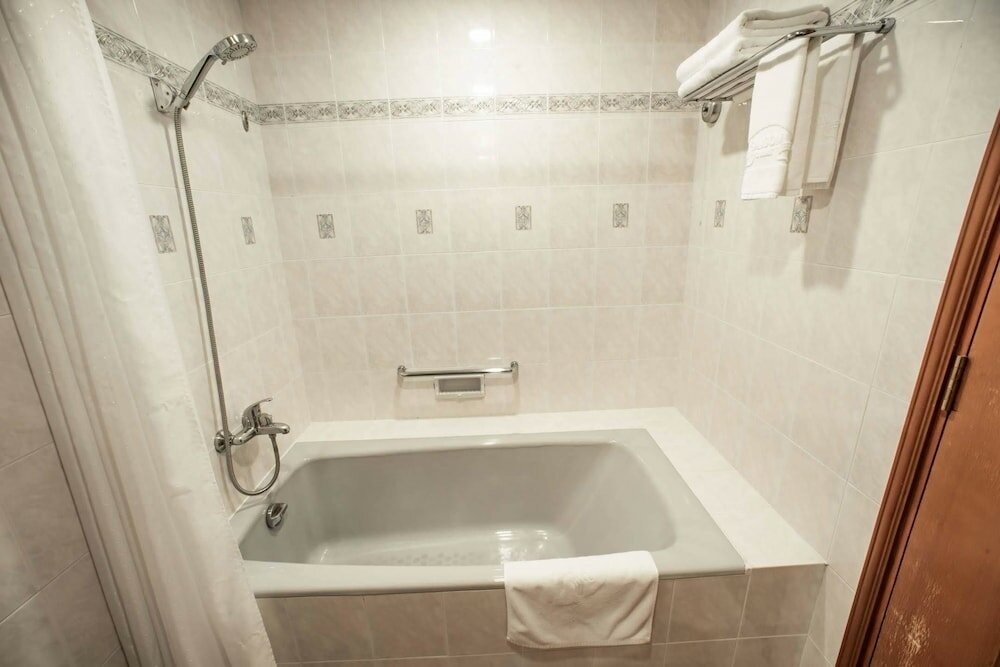 Фото Saigon Court Serviced Apartment