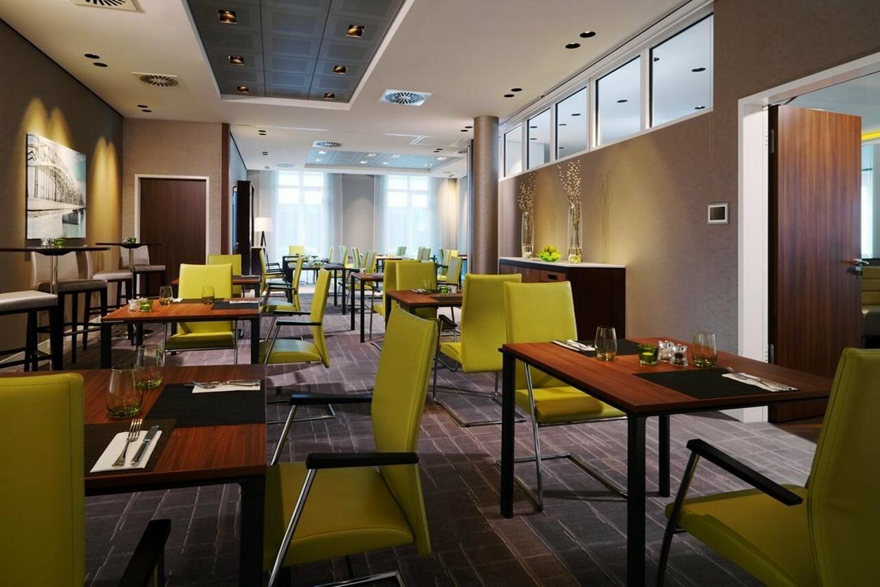Фото Courtyard by Marriott Cologne
