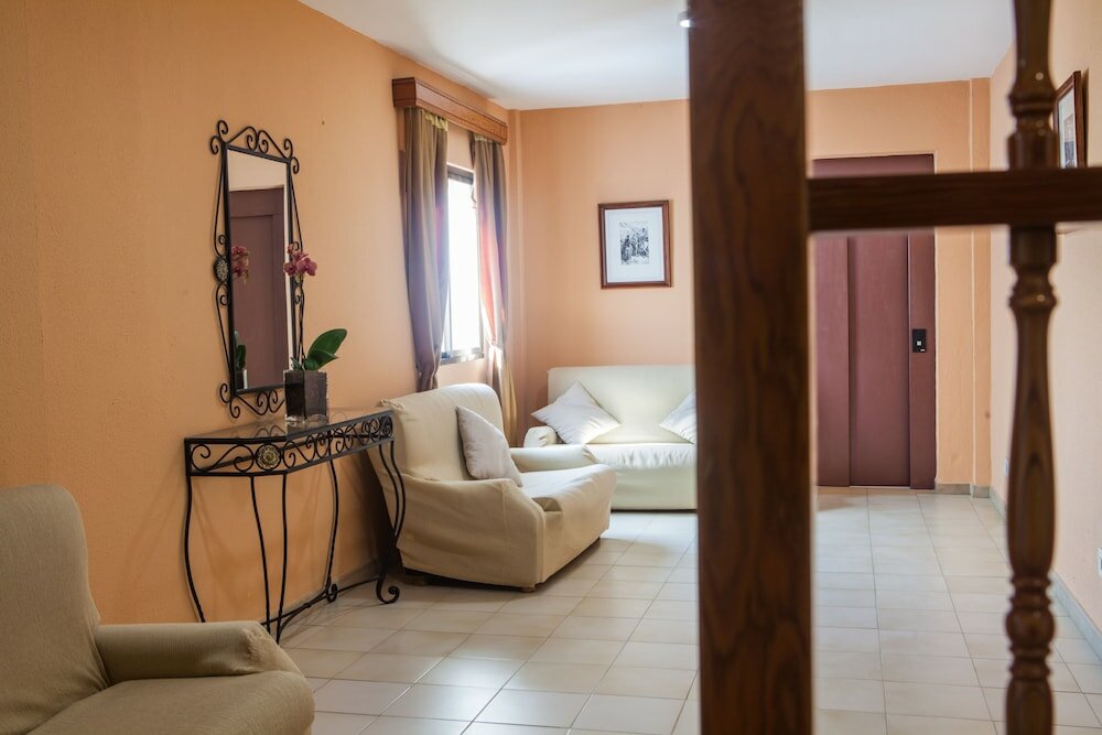 Фото Hotel Tres Jotas