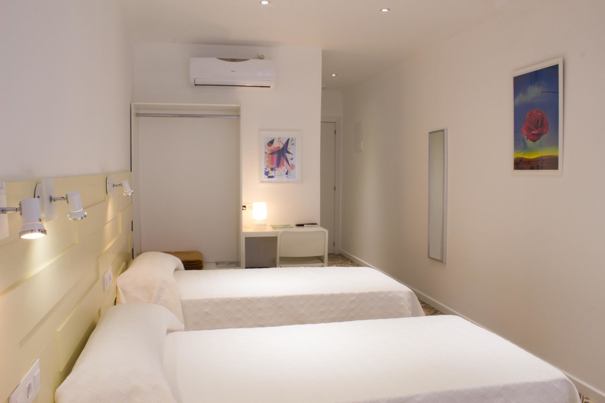 Фото Hostal Nova