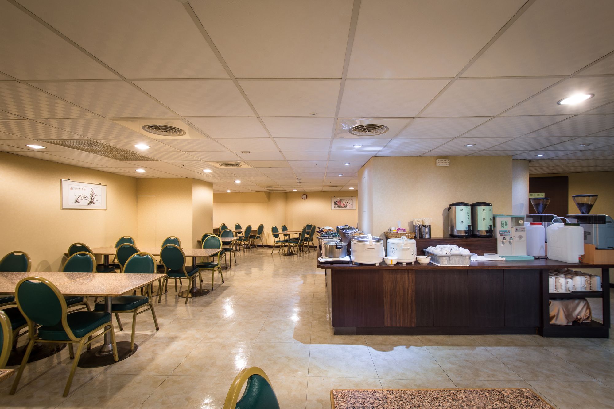 Фото New World Hotel