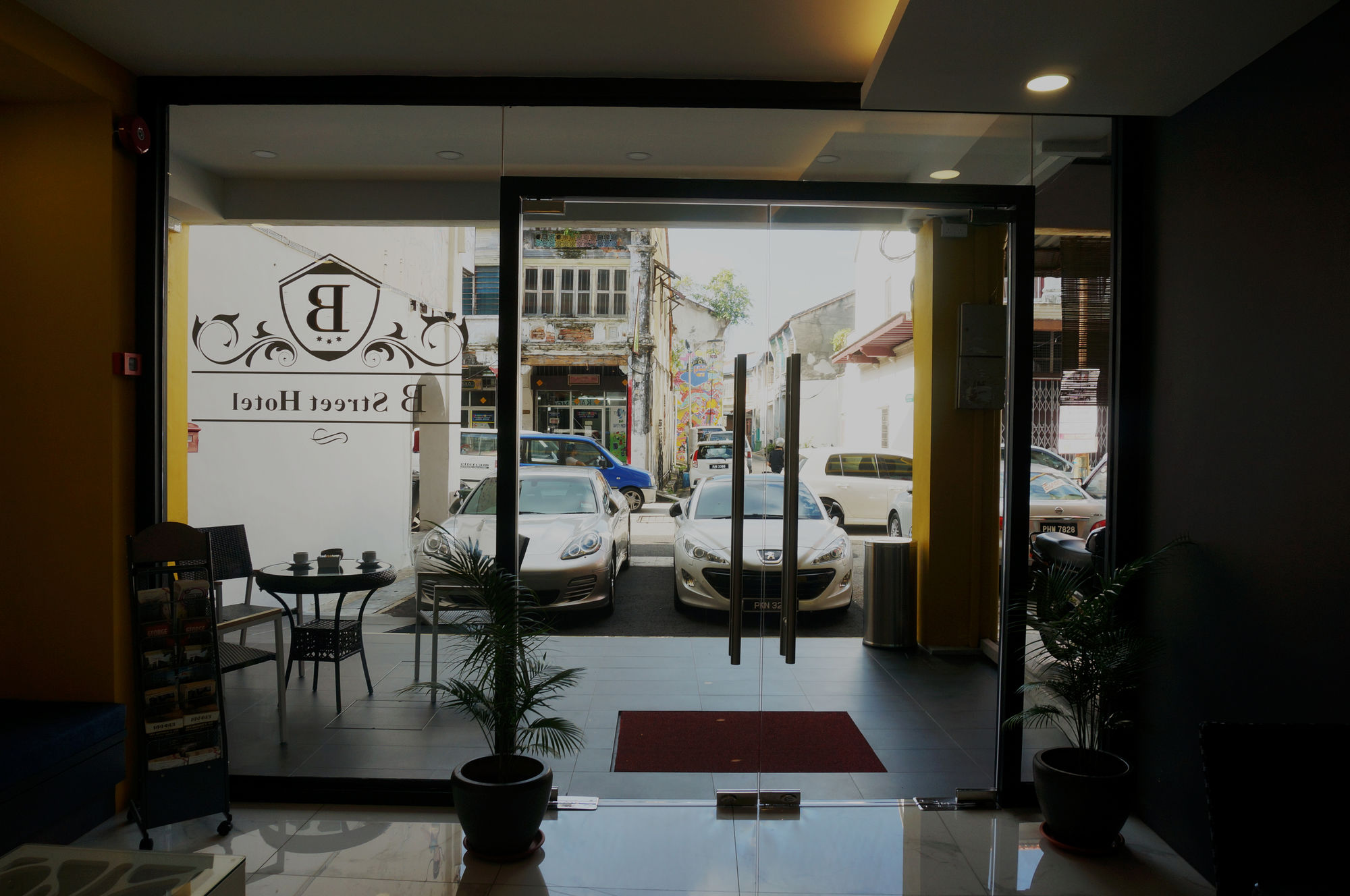 Фото B Street Hotel