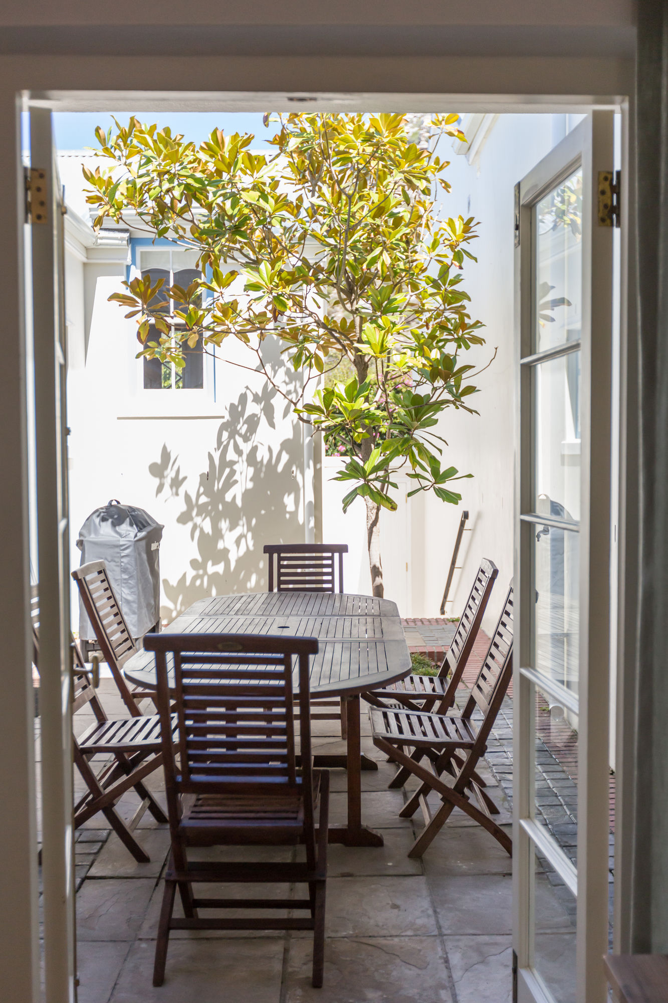 Фото The Majestic Apartment