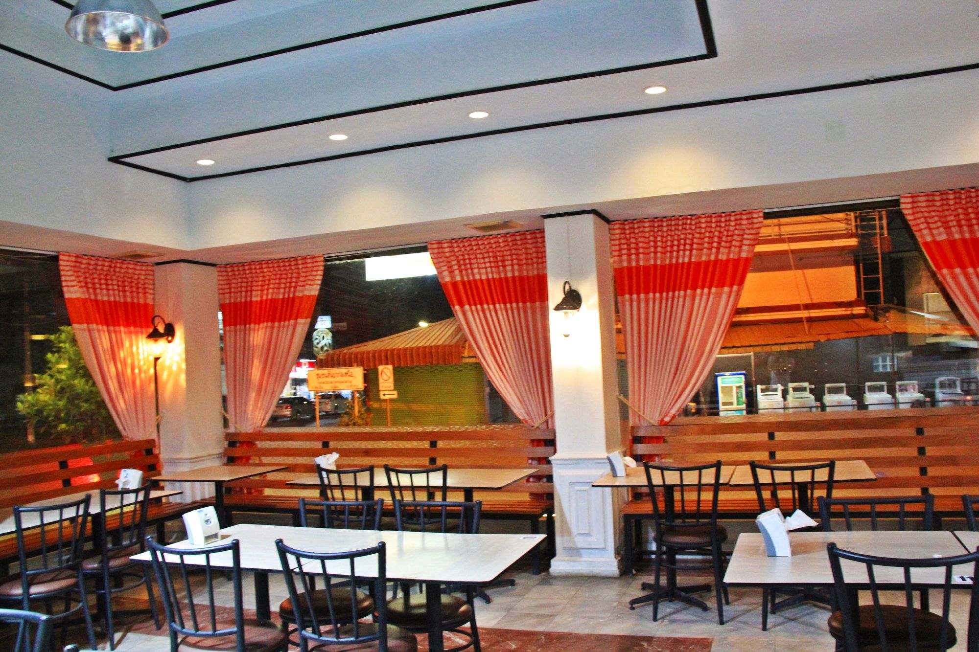 Фото Ruenthip hotel