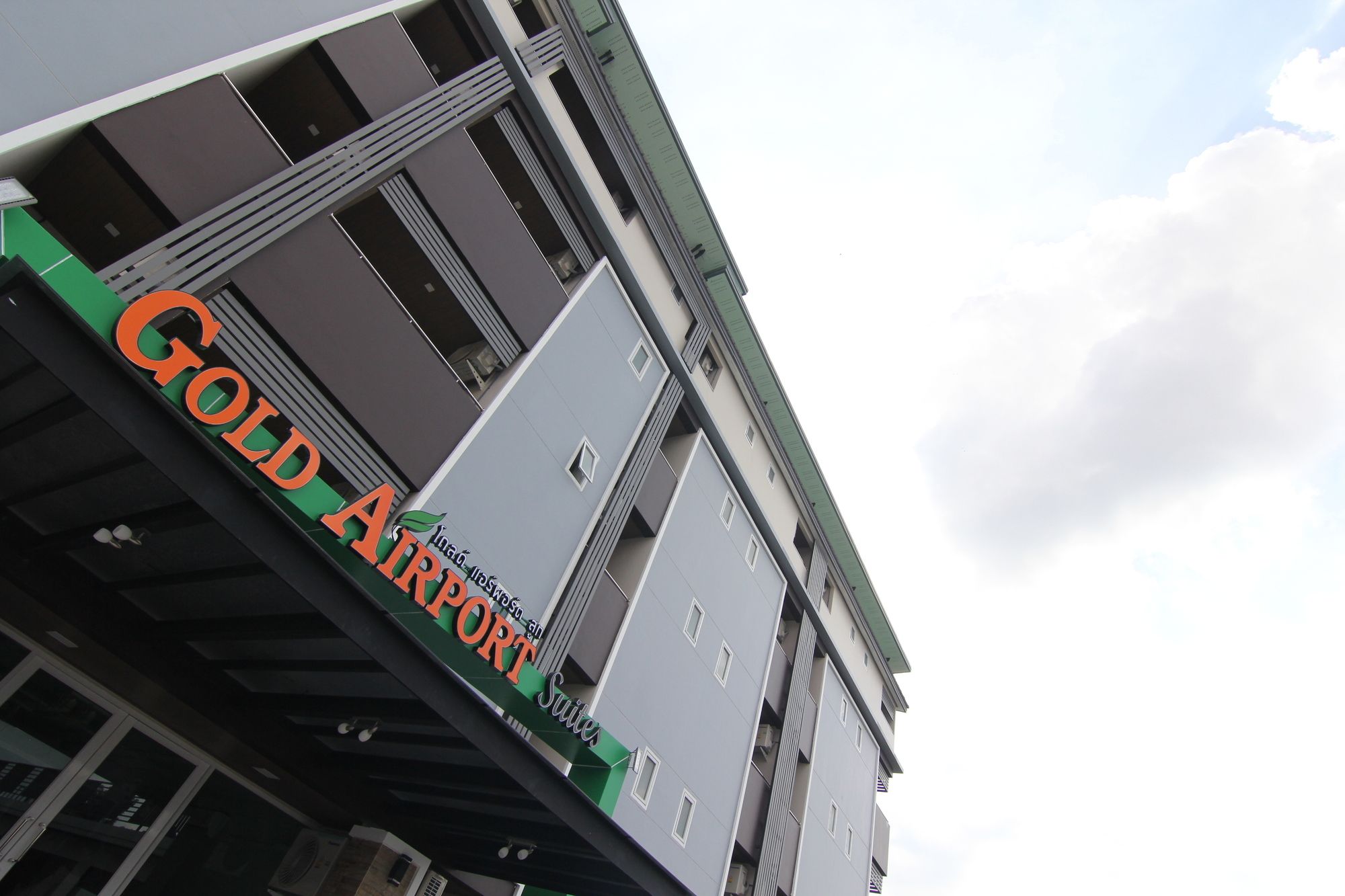 Фото Gold Airport Suites