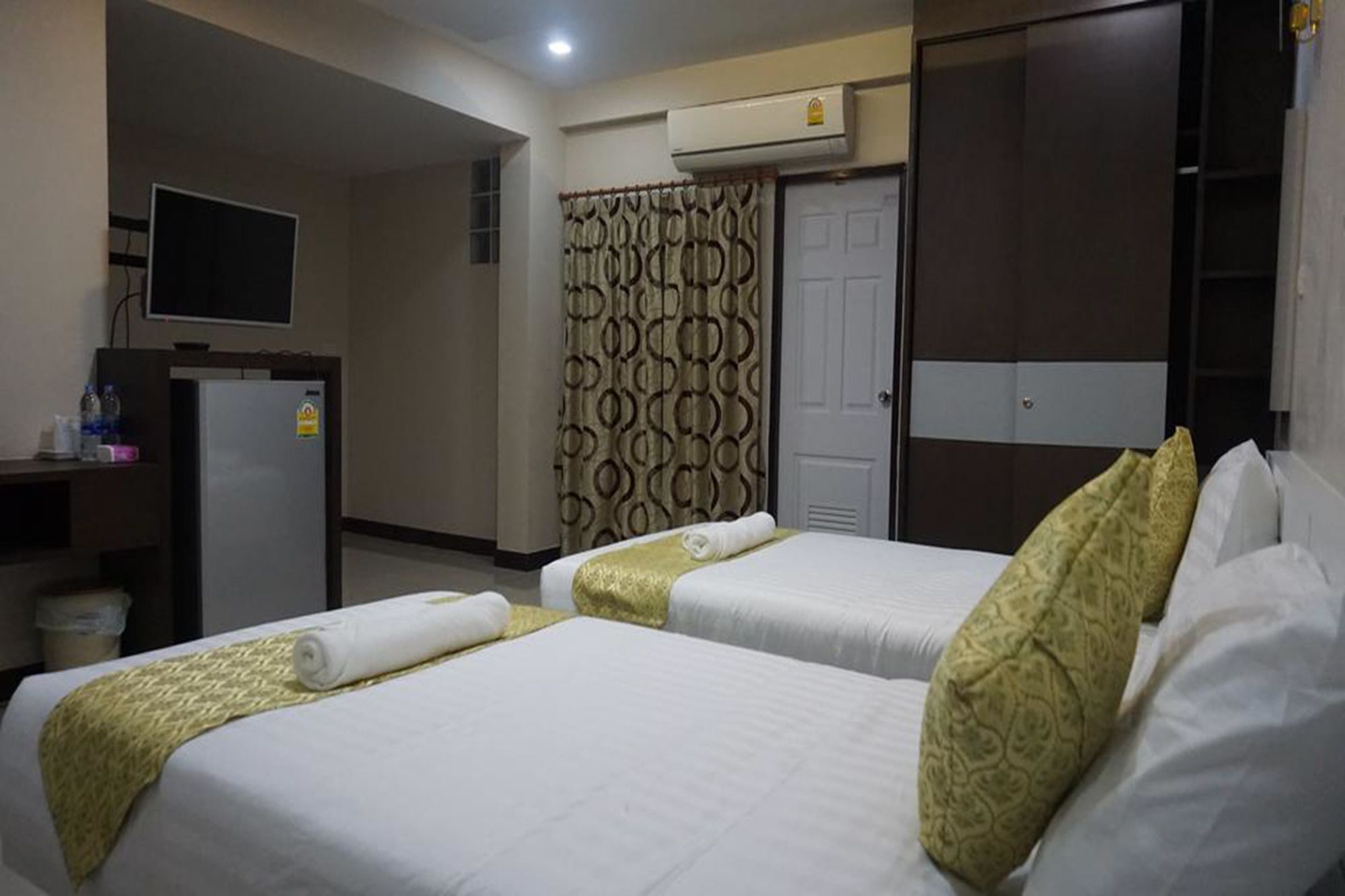 Фото Gold Airport Suites