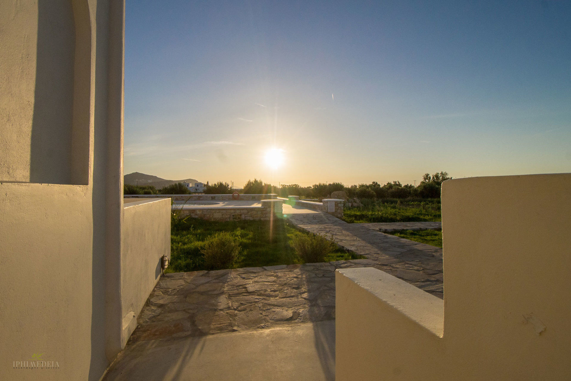 Фото Iphimedeia Apartments & Suites