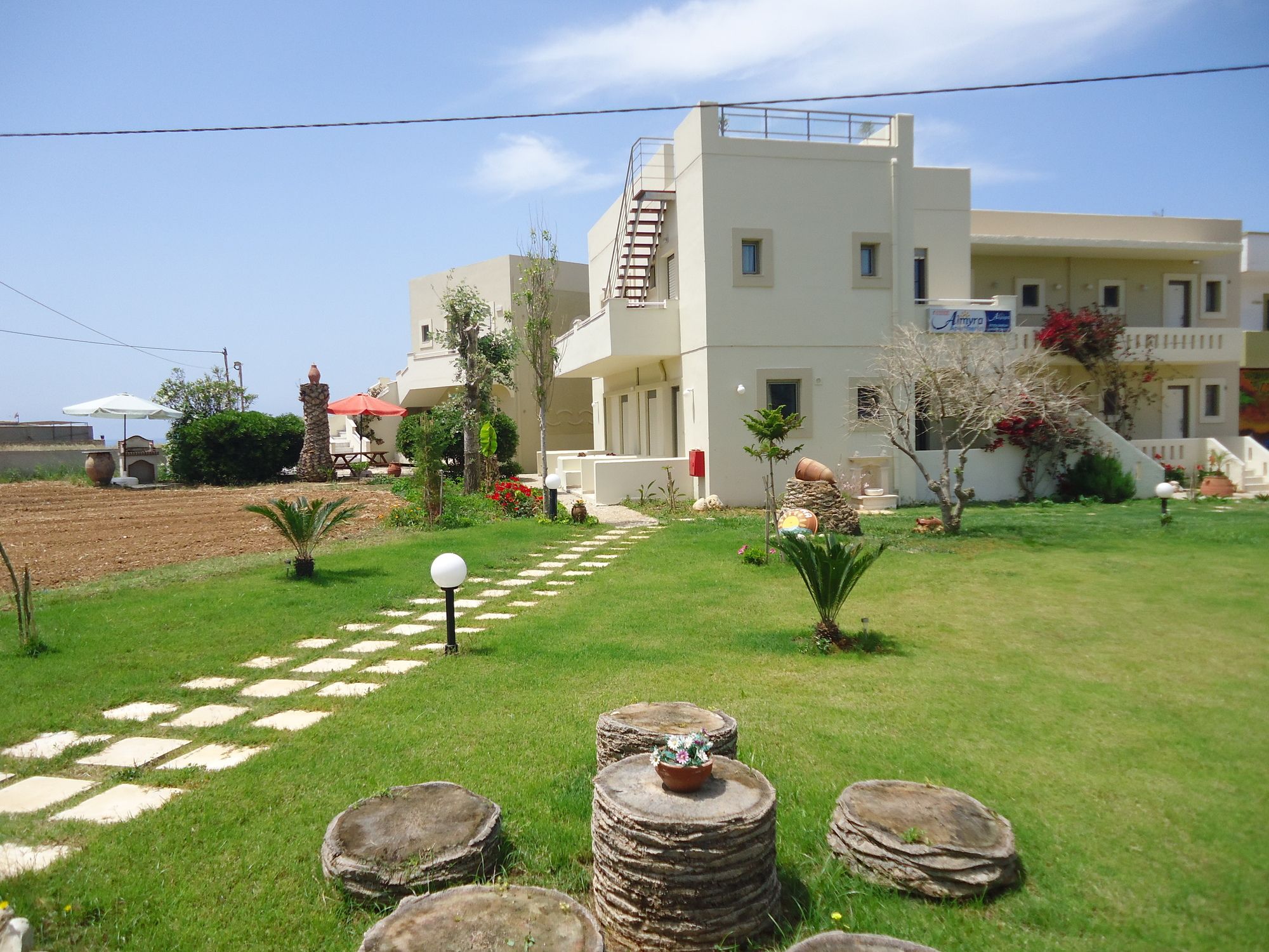 Фото Almyra Apartments