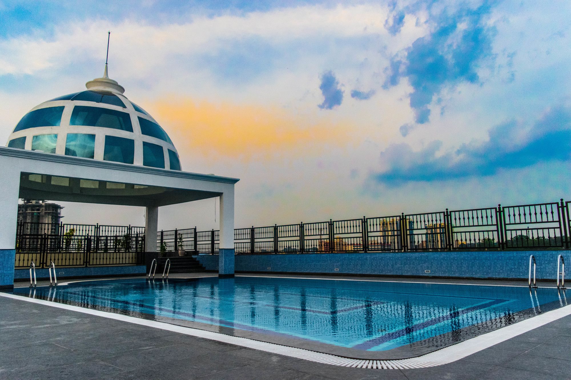 Фото Rg Royal Hotel and Convention