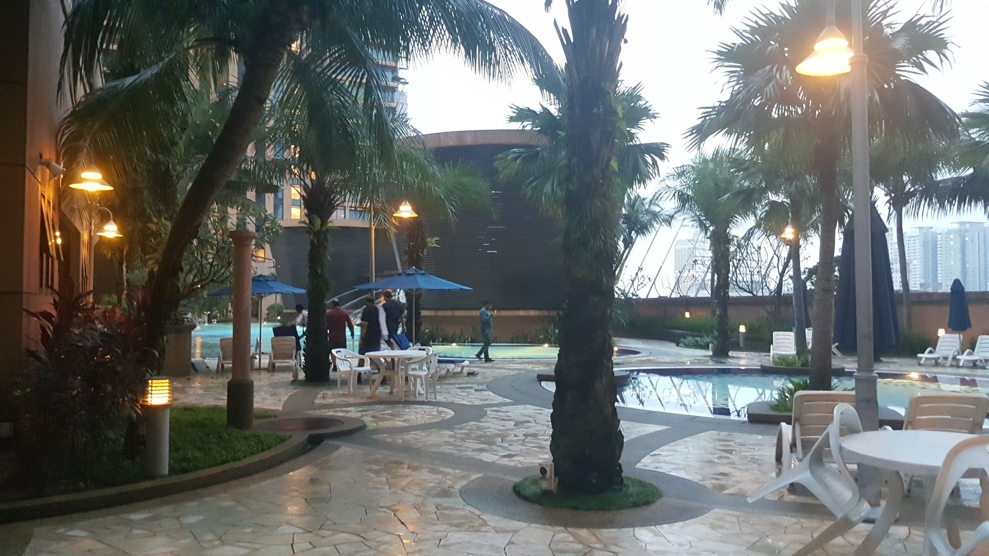 Фото отеля 2