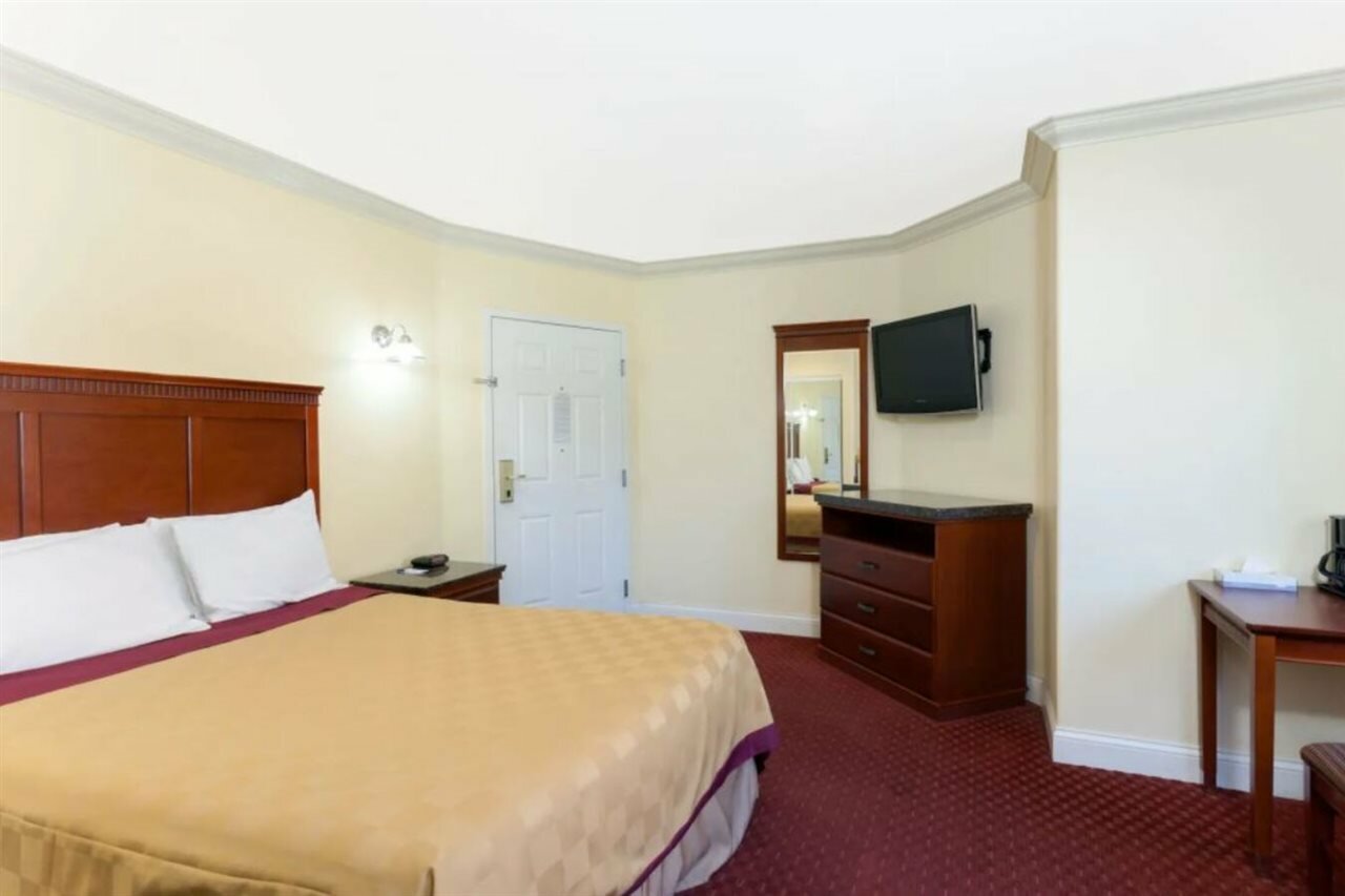 Фото Travelodge by Wyndham Brea