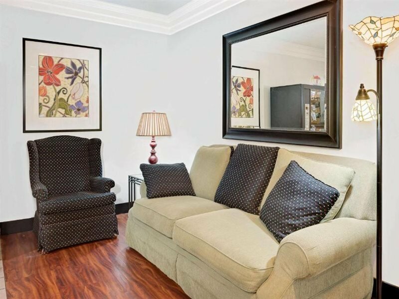 Фото Super 8 by Wyndham Metropolis