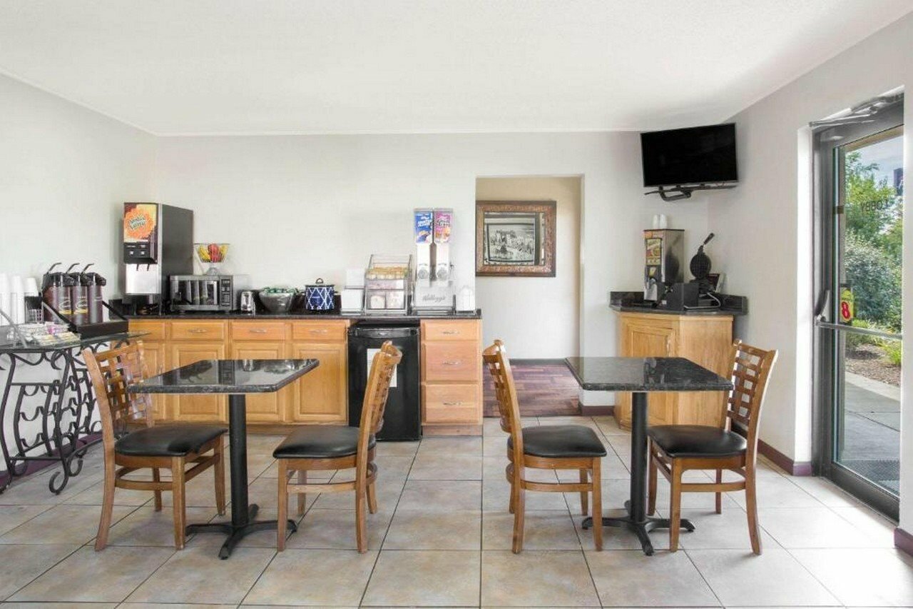 Фото Super 8 by Wyndham Abingdon Va