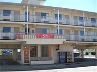 Фото Red Carpet Inn & Suites