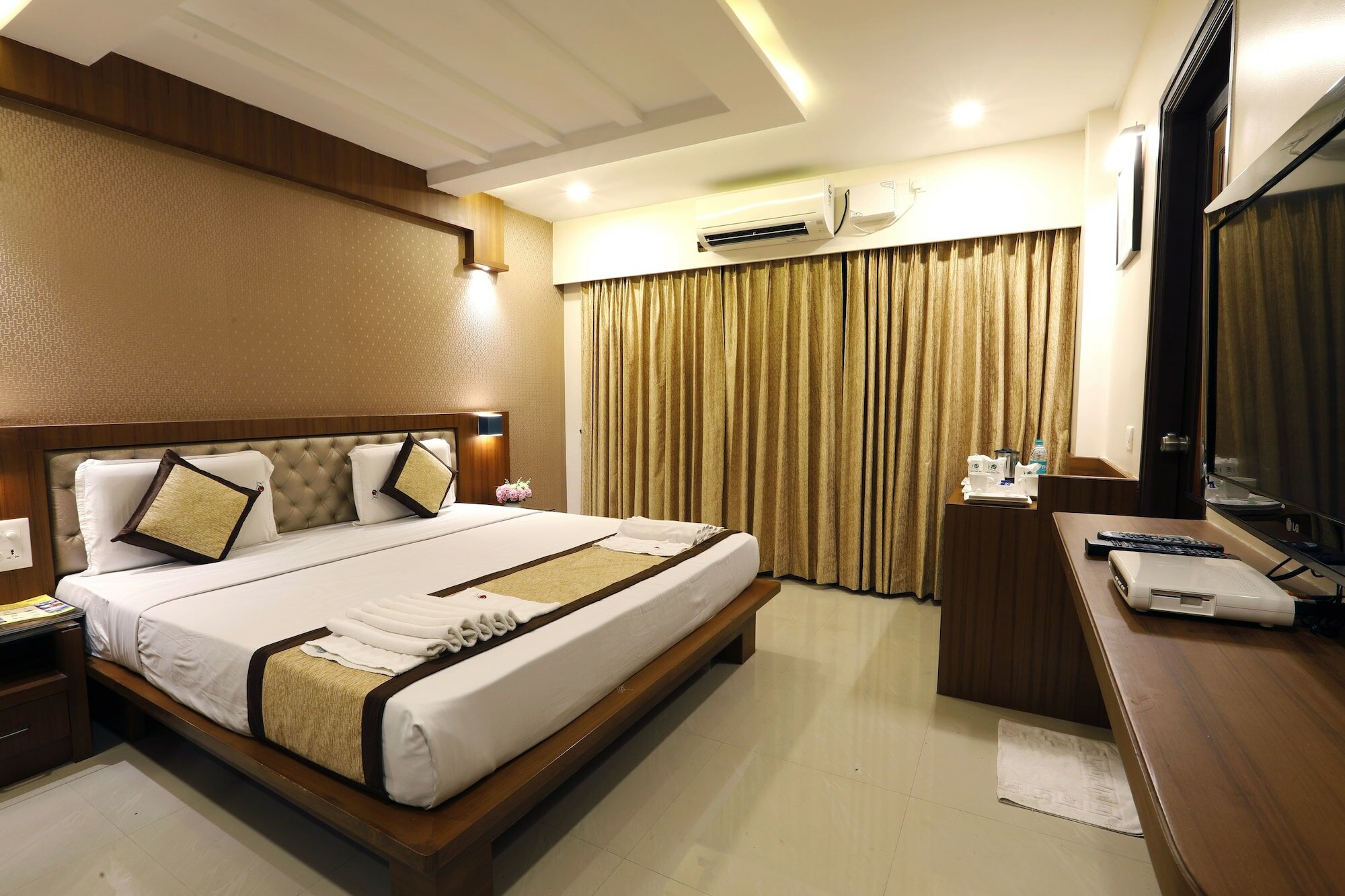 Фото Metro Plaza Hotel