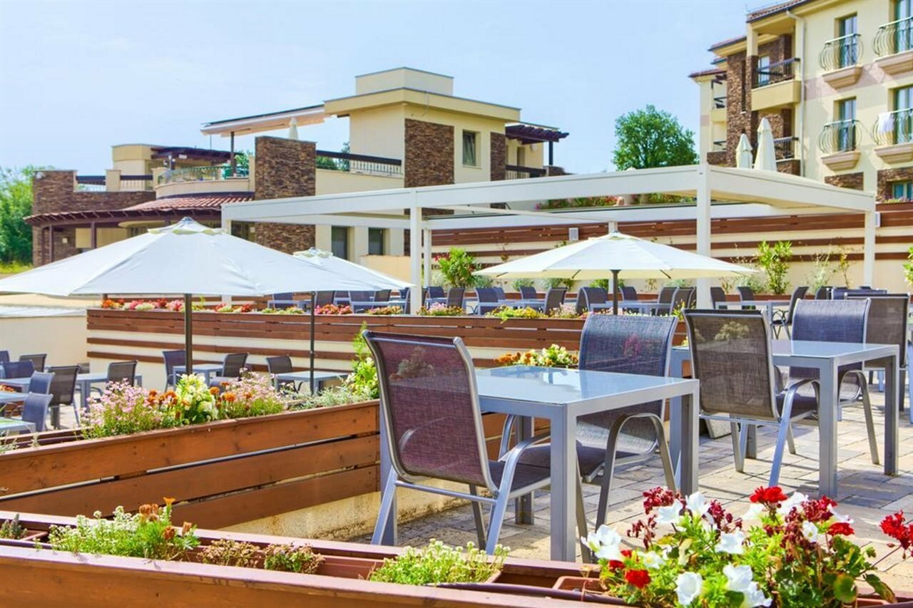 Фото Blue Waves Resort