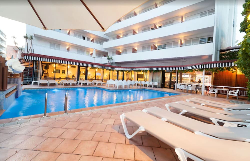 Фото отеля 2