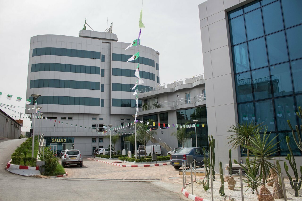 Фото Hôtel de La Vallée Chlef