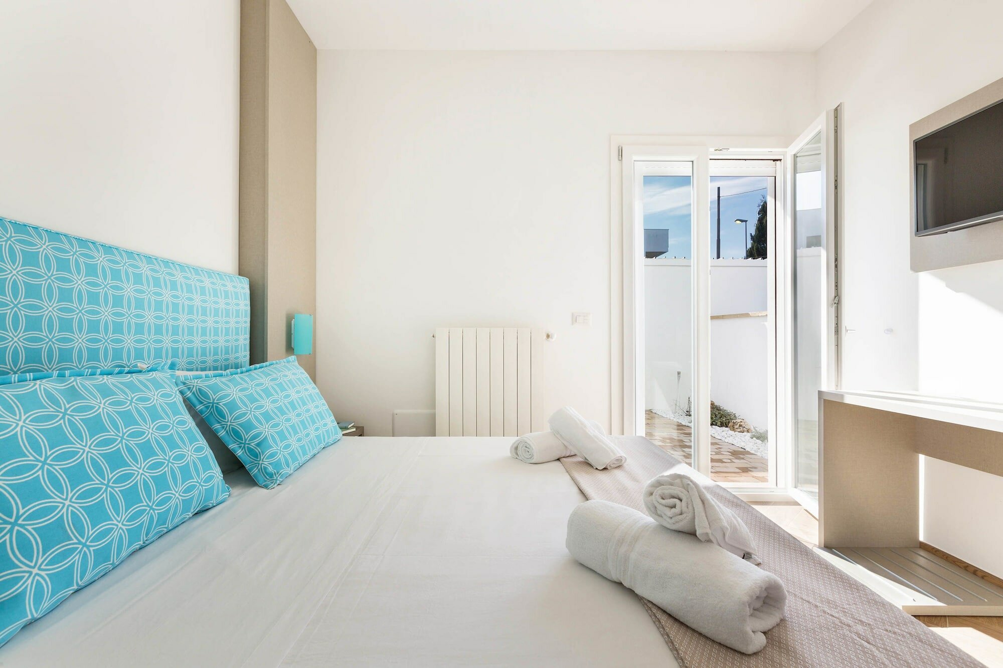 Фото Absolute Suite Apartments